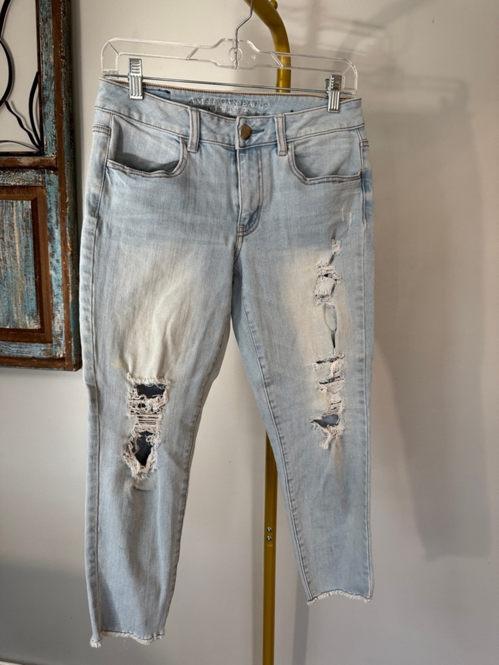 American Eagle Outfitters Light Blue Distressed Cropped ankle Jeans 6